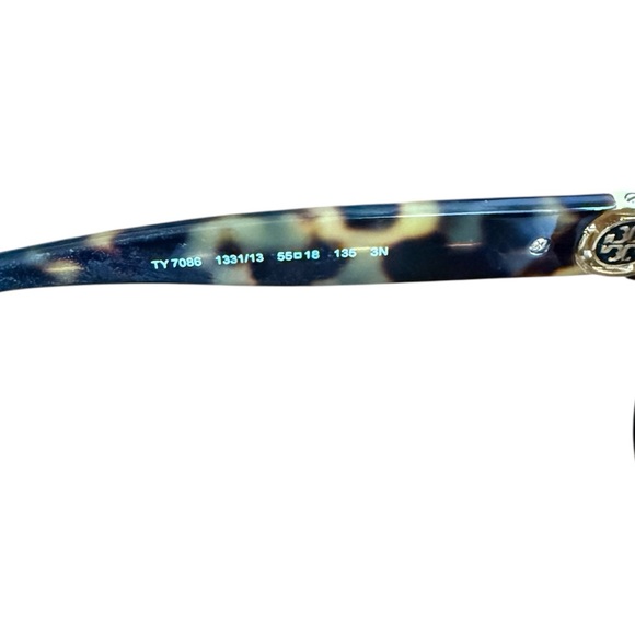 LOW START! Tory Burch Tortoiseshell Sunglasses with Case - Picture 6 of 9
